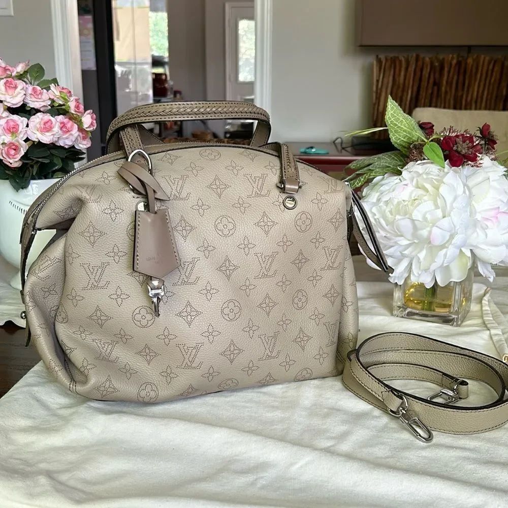 Louis Vuitton NWOT bag with cross body straps silver keys locks dust bag